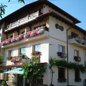 3* Pensión Pri Ani